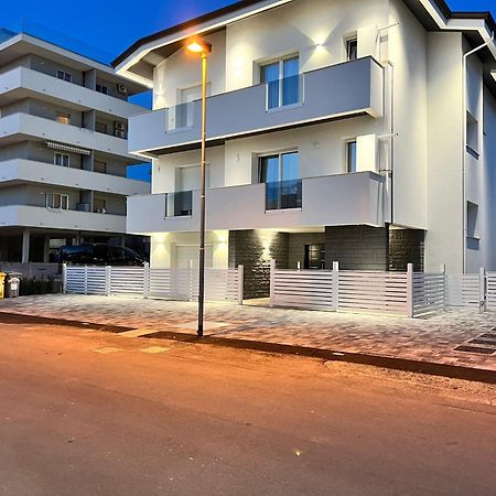 Villa Borghesi Suites Fronte Mare Rimini Eksteriør bilde