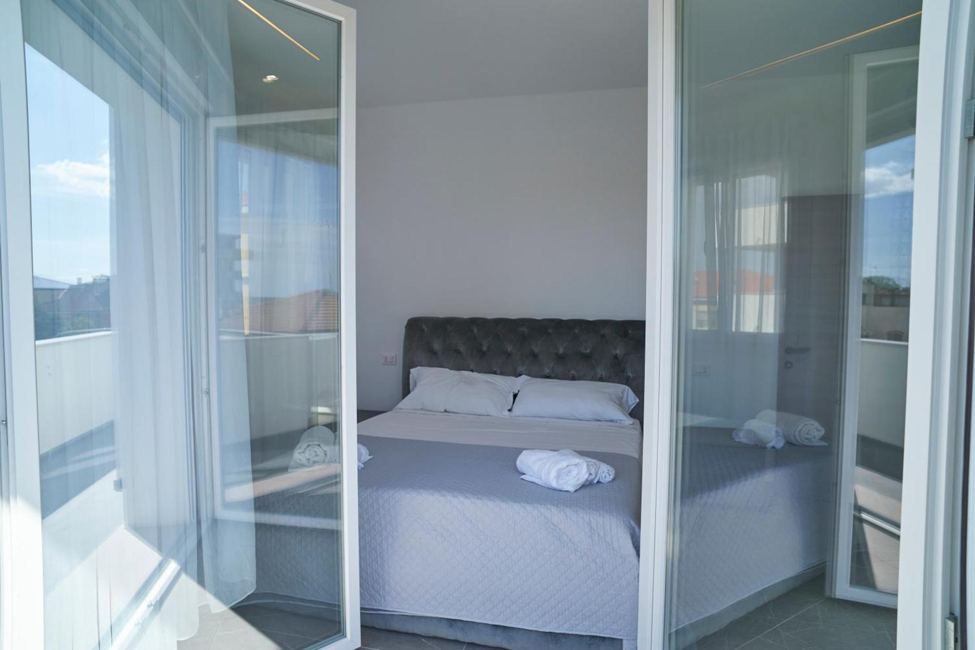Villa Borghesi Suites Fronte Mare Rimini Eksteriør bilde