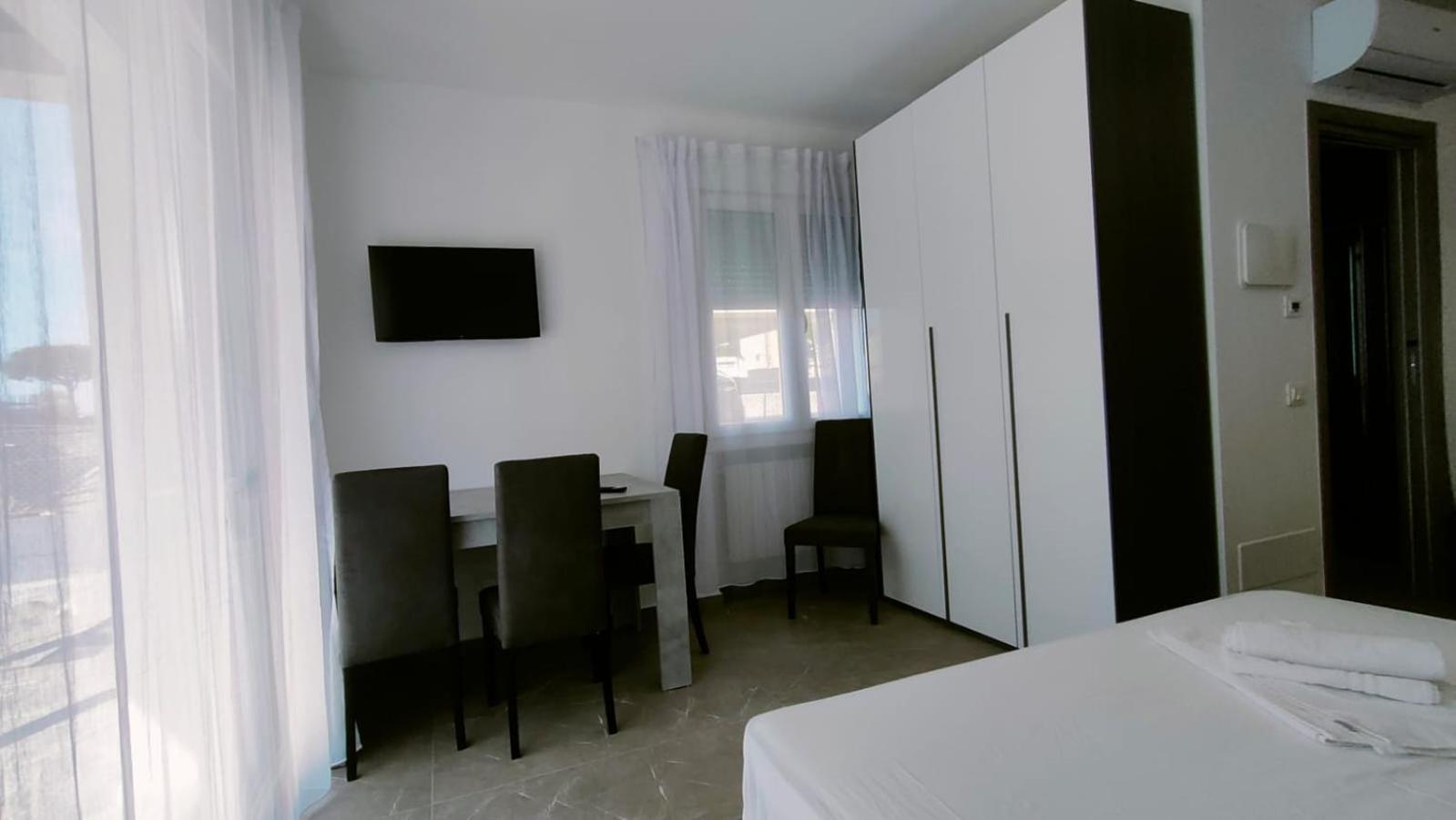 Villa Borghesi Suites Fronte Mare Rimini Eksteriør bilde